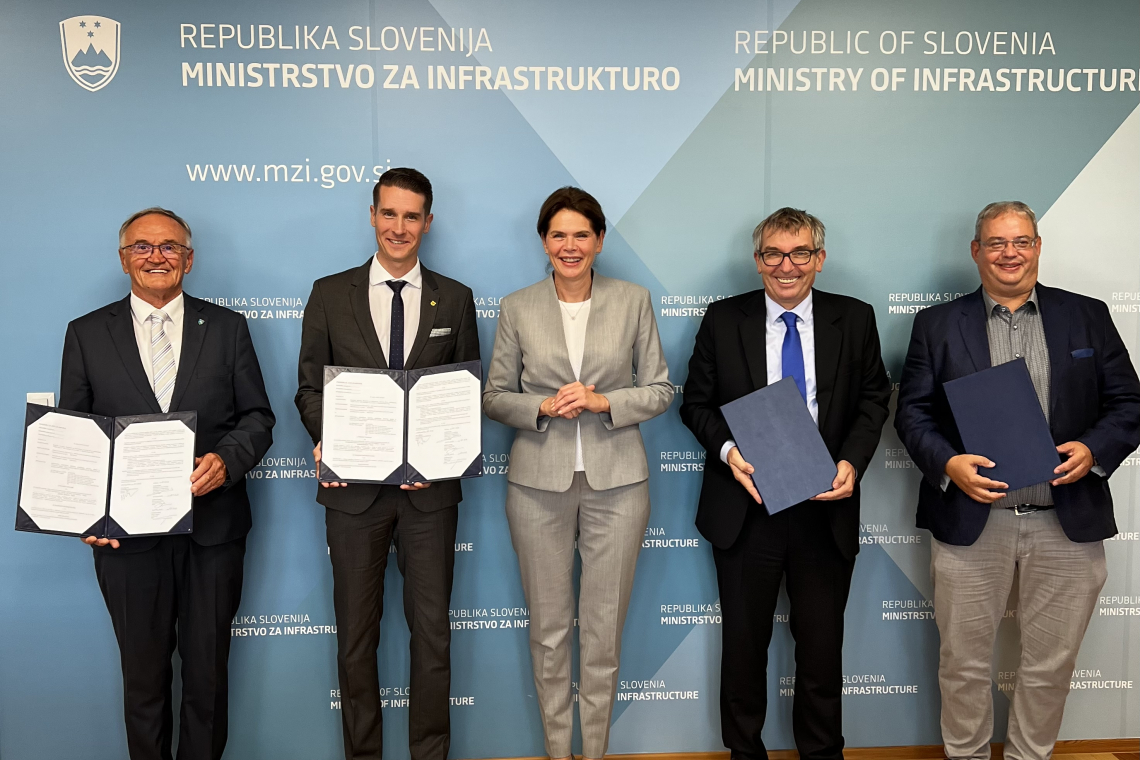 Podpisana pogodba za gradnjo 5,7 milijona evrov vredne ceste Britof-Hotemaže