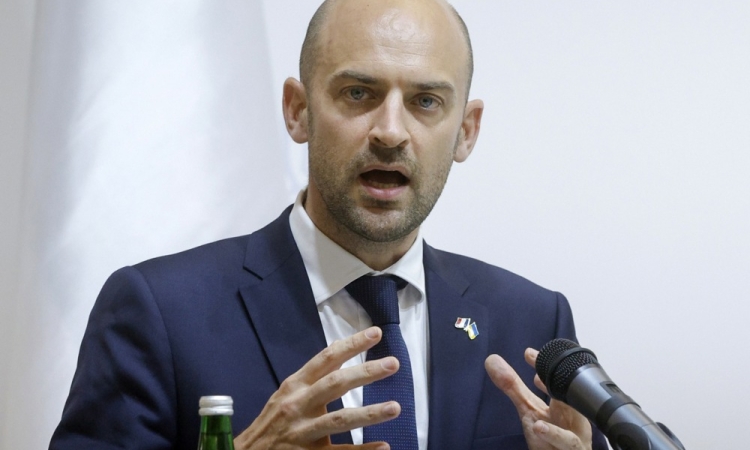 Francoski zunanji minister: distribucija pomoči v Gazi povzroča krvavo kopel