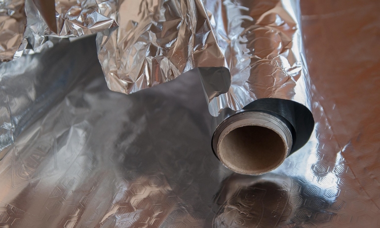 Aluminijasta folija kot pomočnik pri negi rastlin